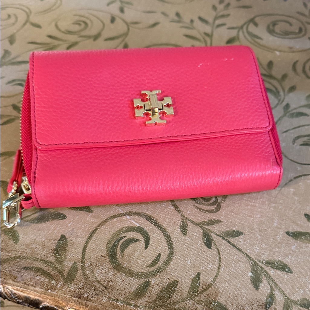Tory Burch Red Leather Wallet With Gold Logo